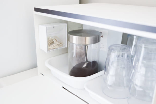 ダイソー「つけたまま開け閉めできるマグネット小物入れ」の使用例