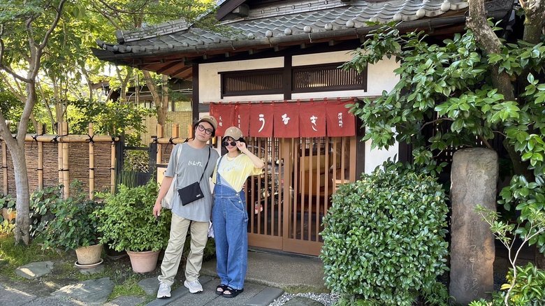 妊娠中、夫で俳優の笠原秀幸さんとの貴重なツーショット。パパのワンオペ育児デビューは無事に成功したそう