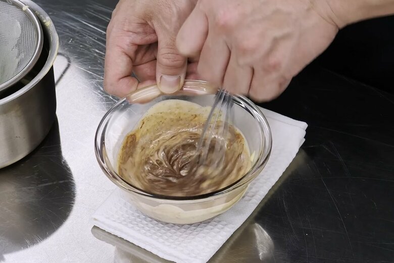 【作り方13】ホイッパーでしっかりと混ぜる