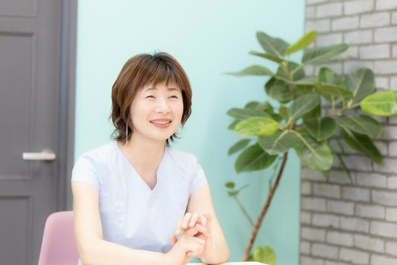 気さくで飾らない人柄。「人生は思い通りに進むわけではないから、計画は立てずに心が動くものに集中して生きるようにしています。そうすることで不思議と扉が開かれてきました」