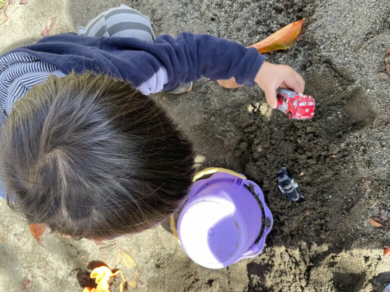 子どもの砂遊びを見るだけでも「おもしろい」とhitomiさん