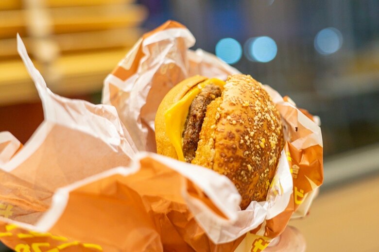 マクドナルド好きな男さんが一番好きなダブルチーズバーガー。２位は炙り醤油風ダブル肉厚バーガー、３位がビッグマックだとか