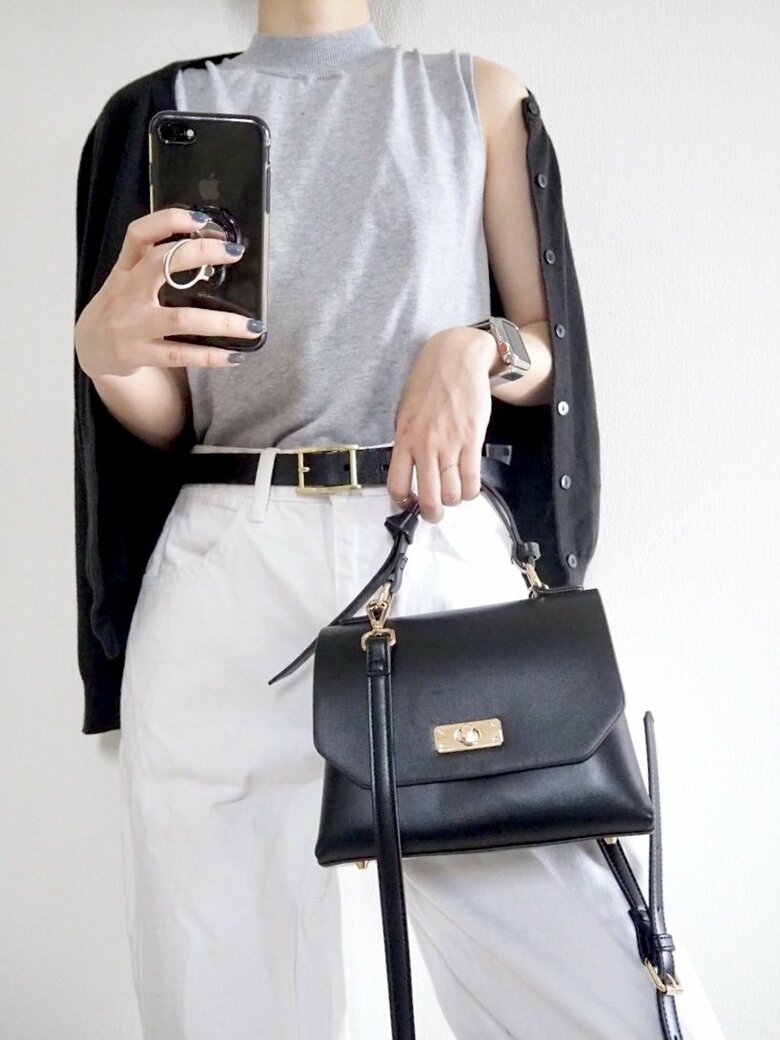 お気に入りのワイドフィットカーブジーンズは「特に腰から太ももにかけてフィットするカーブがヒップまわりを美しくみせてくれます」