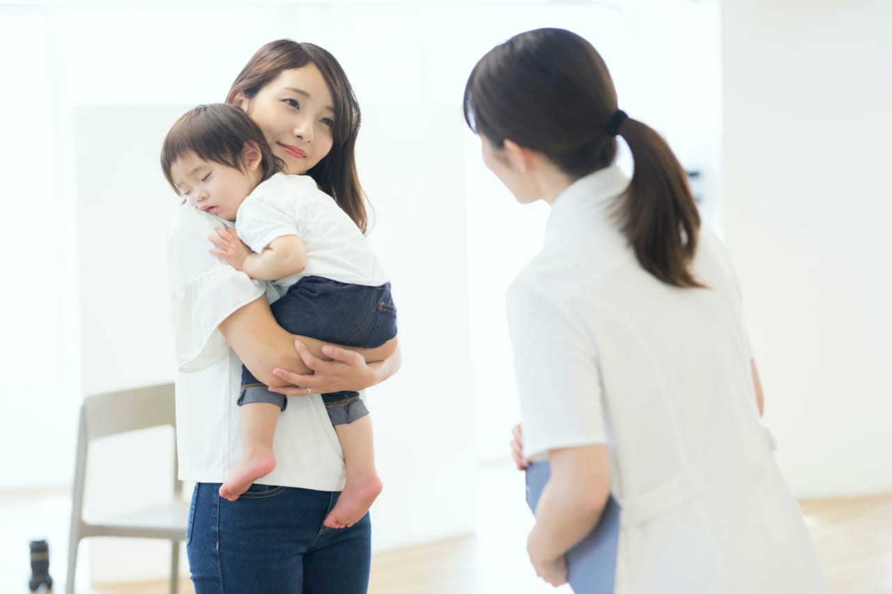 病院を受診する子ども