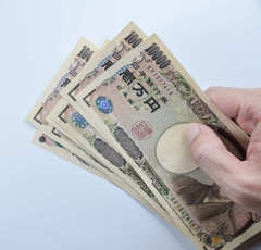 安月給なのに携帯代が月２万円の夫に不快感… 金銭感覚のズレに「離婚を考えています」