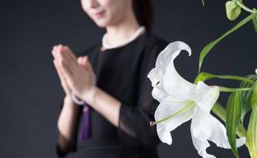 【通夜・葬儀・告別式】仕事関係の参列や服装、挨拶のマナーをプロが解説