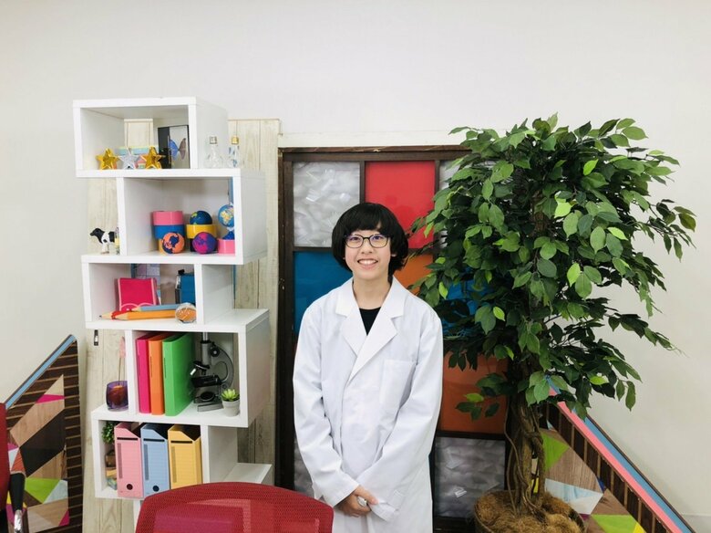 2021年3月放送「サンドウィッチマン＆芦田愛菜の博士ちゃん」初出演のセットにて（小学5年生のとき）