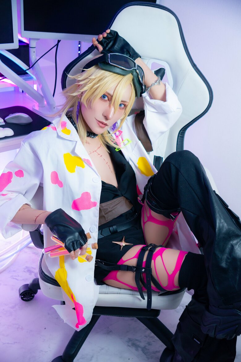 蓮弥としてコスプレイヤーの世界では知られた存在に