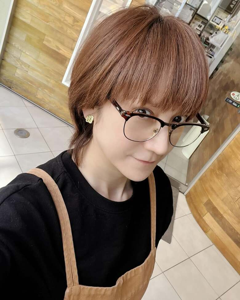 メガネもよく似合う鈴木蘭々さん