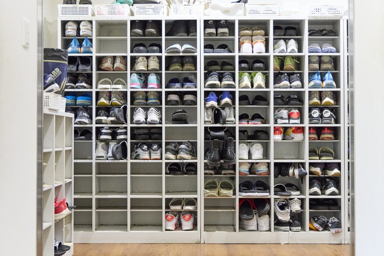 選手の靴がずらりと並ぶ