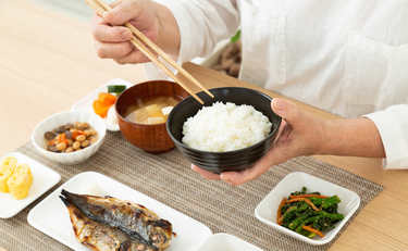 “朝食を抜くと太りやすい説”芸人が検証した驚きの結果