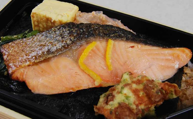 ナチュラルローソンの「ゆず香る鮭のり弁当」のアップ画像