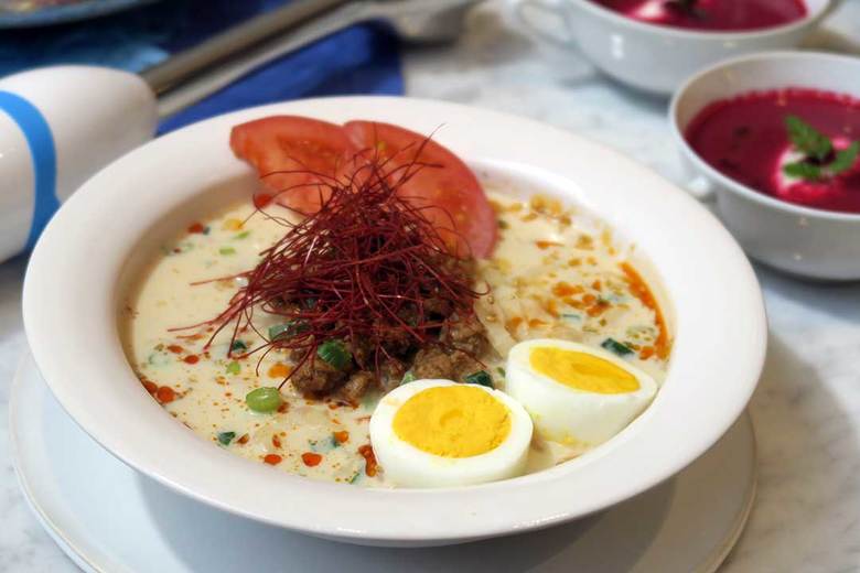 ▲通常の担々麺が720キロカロリー・糖質63gなのに対し、豆乳冷やしベジ担々麺は480キロカロリー・20g。