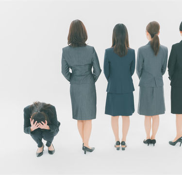 新しい職場に馴染めない…1日でも早く慣れるために覚えるべきことは？