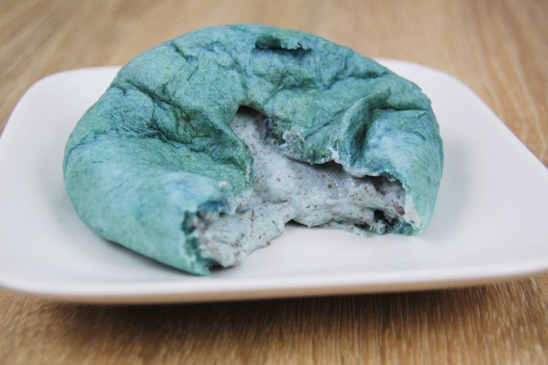 セブンイレブンの人気スイーツ「チョコミントもこ」の中身画像