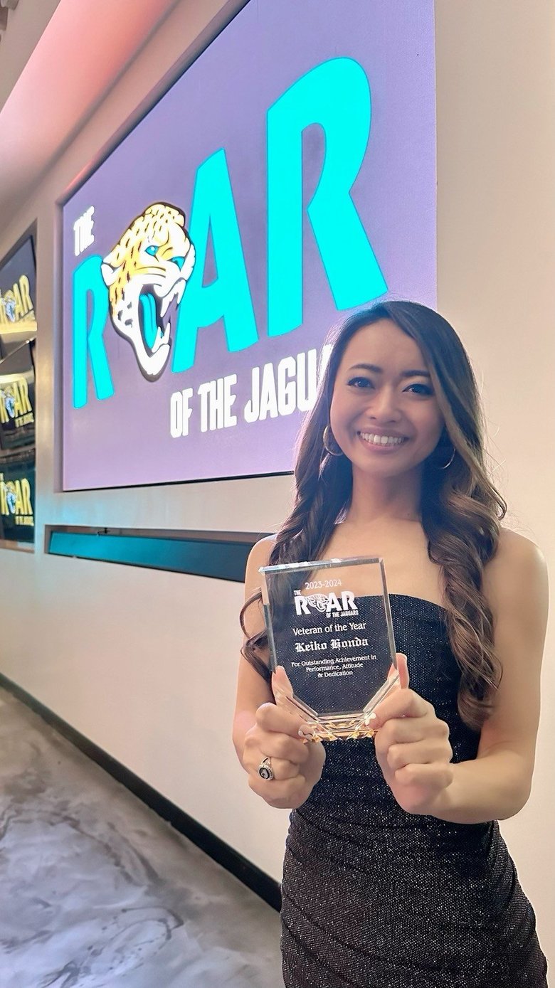 ジャガーズで6季連続チアを務めあげ、チームから表彰された