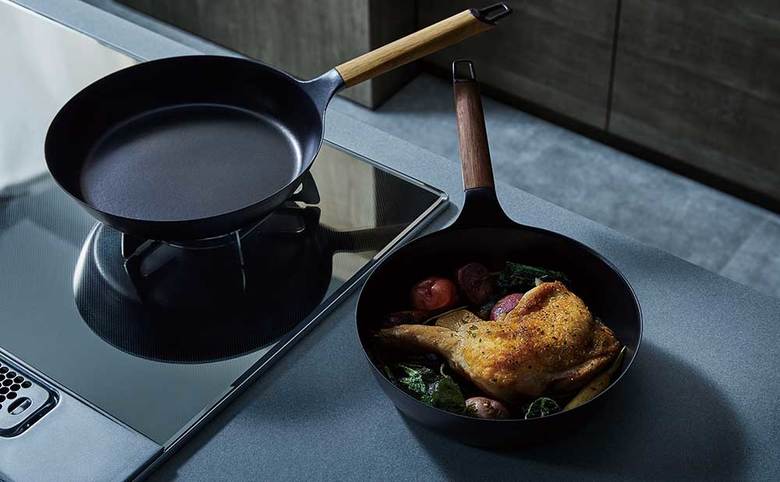 ▲24cm［深型］タイプと26cmタイプの2種類のサイズが選べる