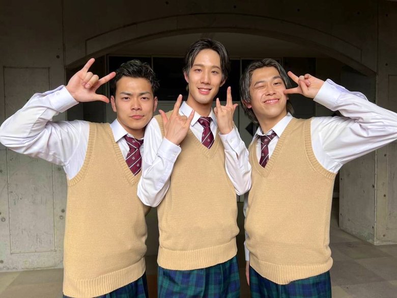 「Habit」で実際に着た衣装を身につけて