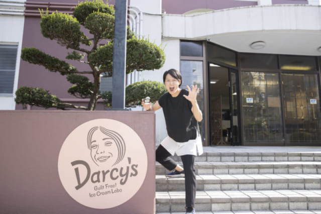 職場の前で野獣ポーズを…　