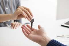 「合鍵クレクレ姑」を断れなかった…〝家族以外〟に鍵を渡すことへの抵抗感