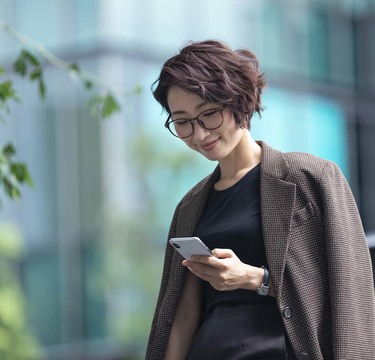 職場の同僚から友だち申請…SNS疲れを防ぐ最低限のマナー