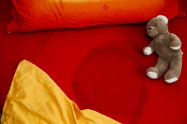 「おねしょ」が長引くときに…ママが〝やってはいけない〟3つのこと