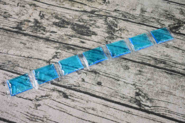 ダイソーのおすすめ商品「首元ひんやり！ ジェルパッド付タオル」の使用画像