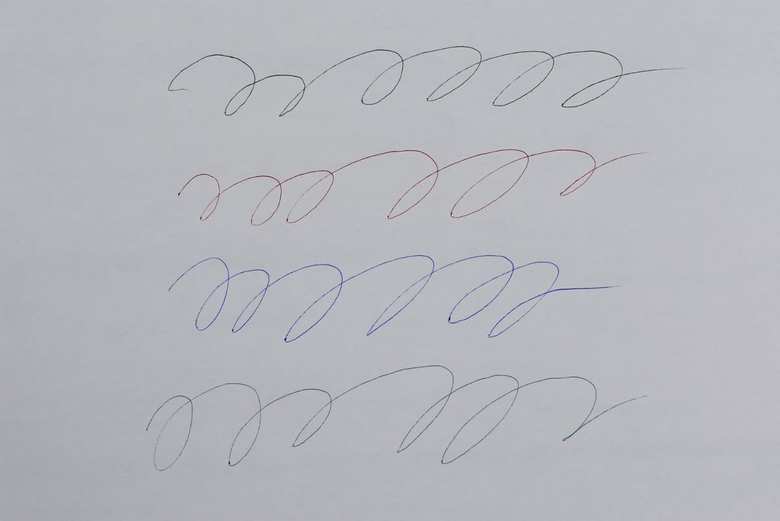 ダイソーの人気文房具「ストラップ付きボールペン」で書いた文字の画像