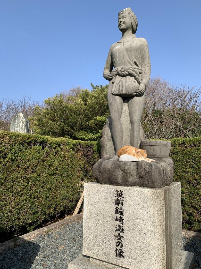 宗像市鐘崎は海女の発祥の地。地元漁師・海女が信仰する神社には海女像がある