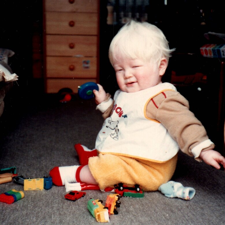 幼少期、自宅にて