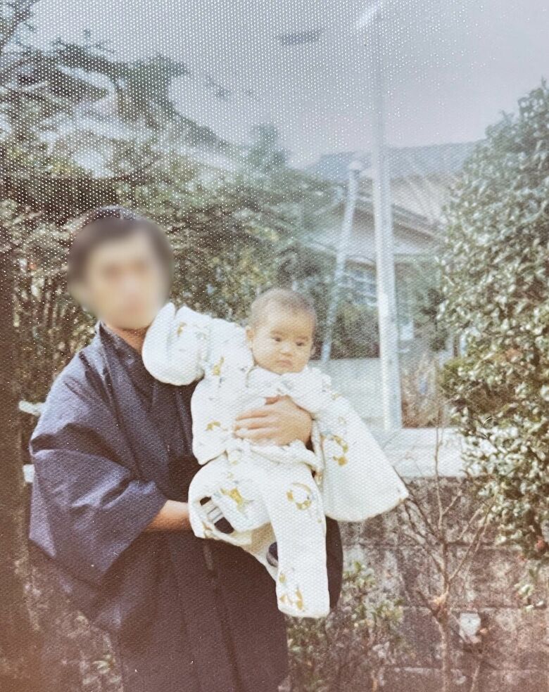 生後6か月のムーディ勝山さんとお父さん