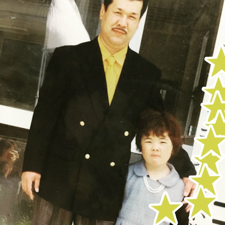 父とあんりさん　小学校入学式