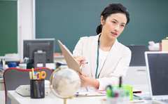 なぜ社会人は質問するだけでは「思考停止」と言われかねないのか？