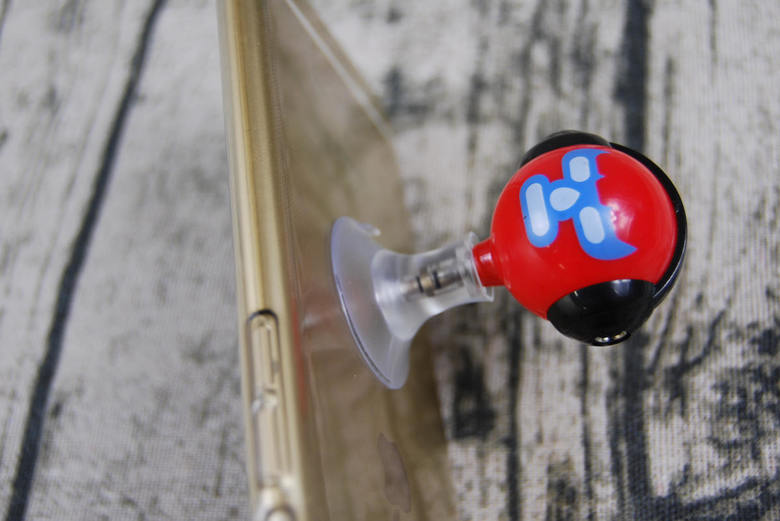 ダイソーのおすすめ商品「イヤホンスプリッターand携帯スタンド」の使用画像2