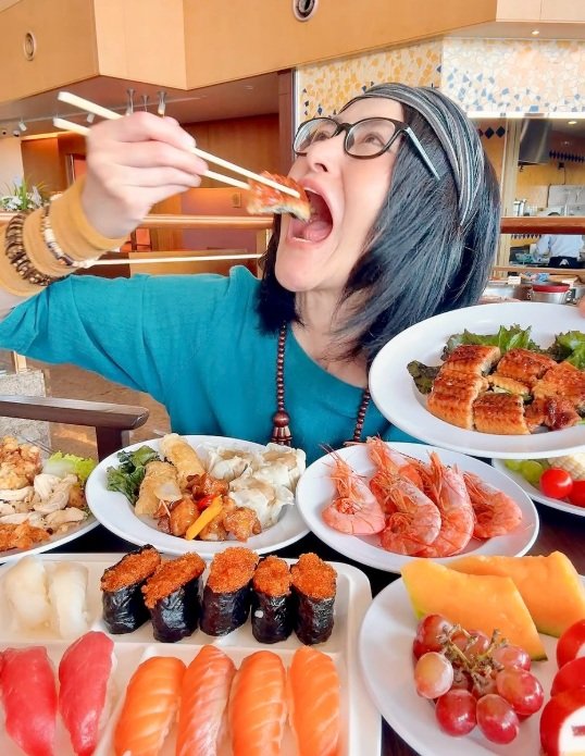 最近見つけたという海鮮盛りだくさんのビュッフェにて