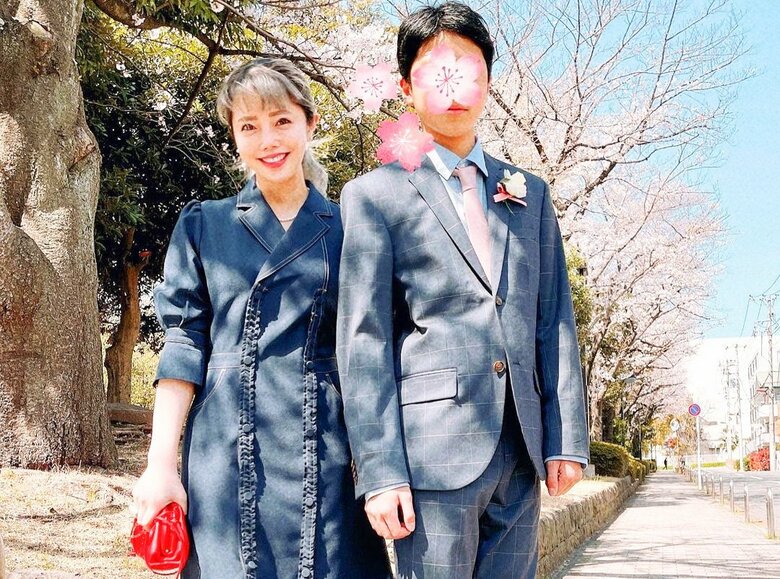 長男は現在、中学2年生に（写真は小学校の卒業式）