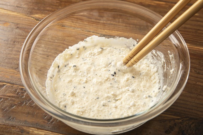 ボウルにＢ、Ｃをそれぞれ混ぜ合わせる。