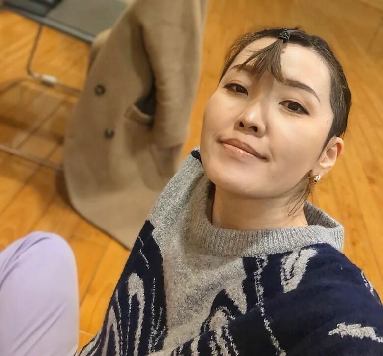 前髪で遊ぶ隈田さん