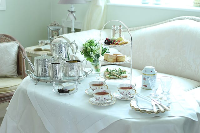 藤枝さんが自宅で開催している英国式紅茶教室「エルミタージュ」／本人提供