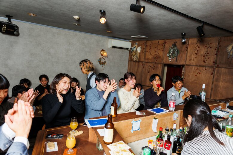 女性も気軽に立ち寄れる夜の社交場をめざす「スナック水中」