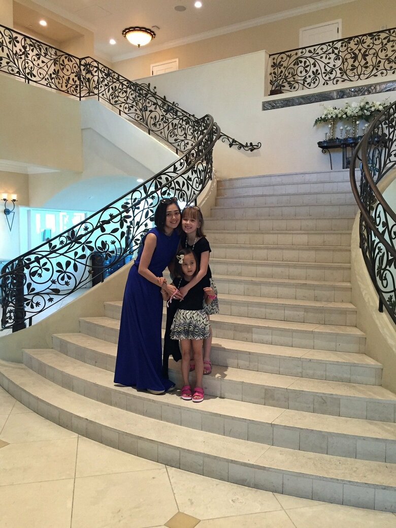 ご主人とは英語、娘さんたちとは日本語で会話しているそう