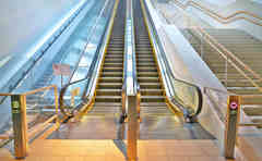 事故に巻き込ませたくない！安全なエスカレーターの乗り方を親子で学ぼう