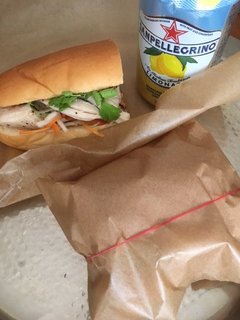 サラダチキン＋コンビニ食材で、包丁いらず絶品“バインミー風”パン