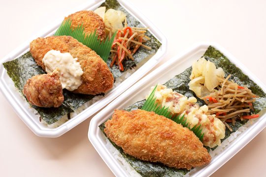 （下）のり弁当 300円、（上）特のりタル弁当390円（ともに税込）