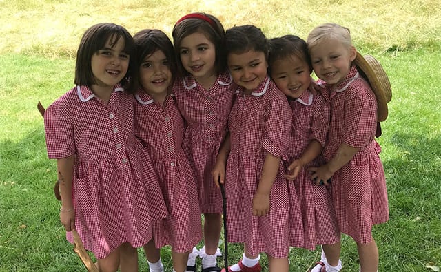 ロンドン在住時代のSayaちゃん（右から2番目）