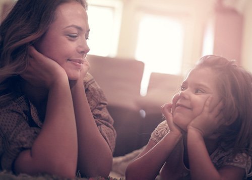 ライター：矢島みさえ  心理カウンセラーとして勤務しながら、ライターとしても活動中。オタクな母と同じ道を歩まぬよう、2人の娘には、王道のアニメしか見せていなかったにも関わらず、長女は創作活動、次女はマイナー路線への道を歩み始めていることに、少し頭を悩ませています。