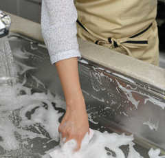 高橋真麻さん絶賛！シンク＆コンロ汚れが劇落ちするテク「新品同様！」