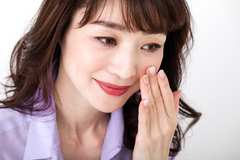 「圧倒的に崩れないファンデ」のプロ技で夏のメイク崩れと決別！