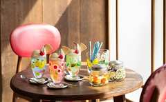 平成生まれの女性が語る 80万個ヒットの昭和レトログラス復刻秘話