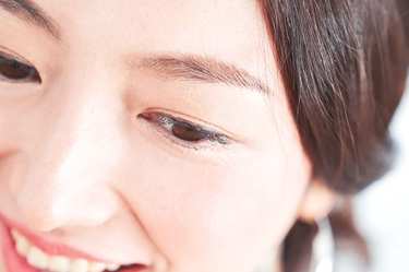 「今ドキの太眉は〇〇が決めて！」予約が取れない人気講師の【30代美人メイクの正解】